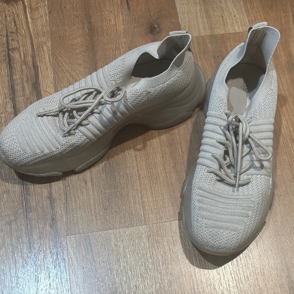 Women's Stylish Beige Sneakers - Picture 2 of 7